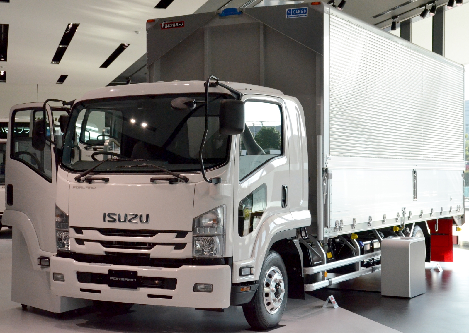 Isuzu_Plaza_Isuzu_Forward_TKG-FRR